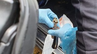 Agenten halen op meerdere plaatsen wapens van straat