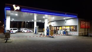Man met mes overvalt tankstation