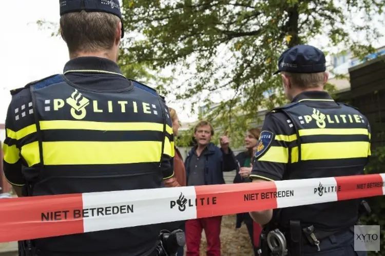 24-jarige moeder en kind onder bedreiging van vuurwapen overvallen