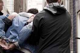 Agent geschopt en gebeten in Rotterdam