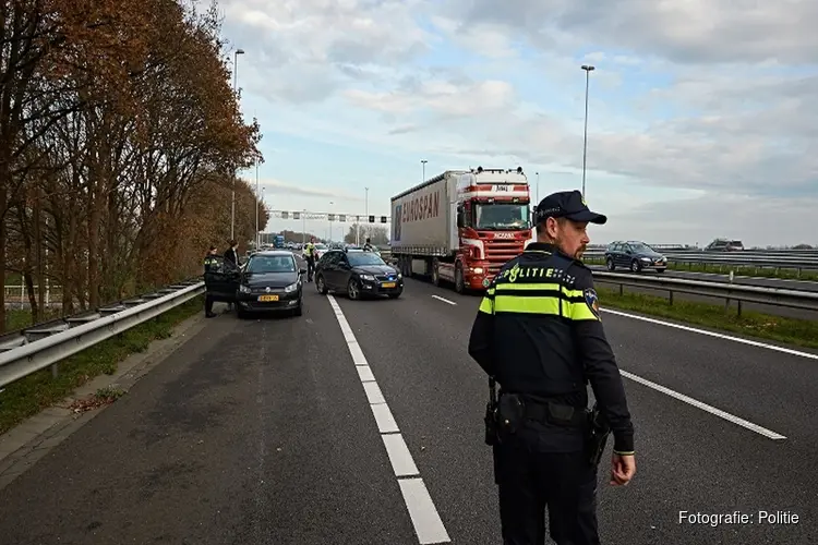Rijdende drugsmarkt van de weg gehaald