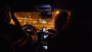 Arrestaties en vuurwapen gevonden na zware mishandeling