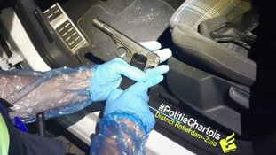 Politie Rotterdam haalt vuurwapen van de straat