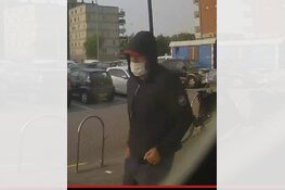 Gezocht: Man met mondkapje overvalt Hema