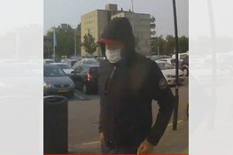 Gezocht: Man met mondkapje overvalt Hema