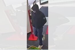 Gezocht: Man met mondkapje overvalt Hema