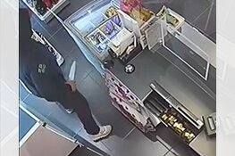 Gezocht: Man met mondkapje overvalt Hema