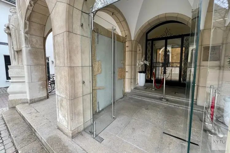 Aanhoudingen voor vuurwerkbom gemeentehuis Vlaardingen