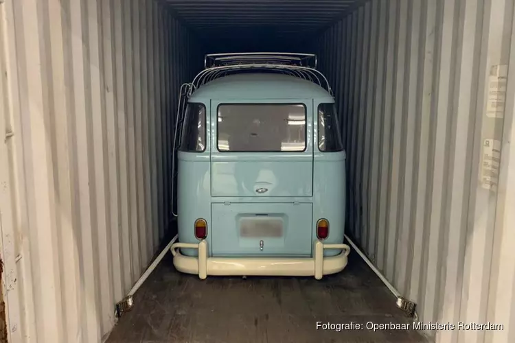 Douane onderschept 1069 kilo cocaïne tussen bier en oldtimers