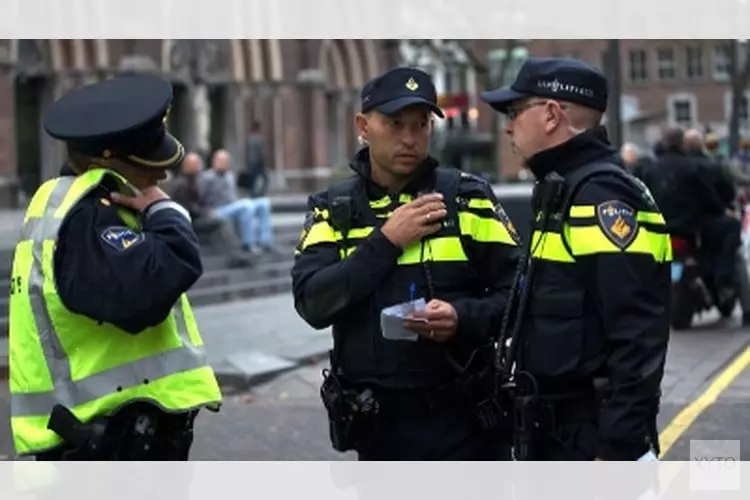 Man met vuurwapen en grote, roze rolkoffer overvalt telefoonwinkel Hillevliet
