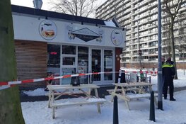 De politie zoekt getuigen na overval op snackbar Rotterdam