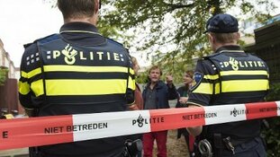 Vuurwapen in beslaggenomen in Verschoorstraat, twee verdachten aangehouden