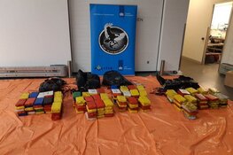 Douane vindt 220 kilo drugs onder schip