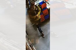 Gezocht: Herkent u de verdachte van boekendiefstal?