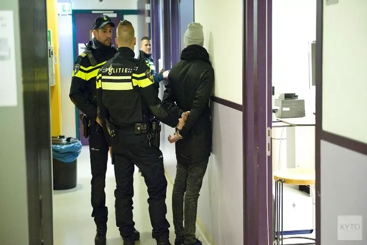 Twee aanhoudingen na schoten in een woning aan de Tarwestraat