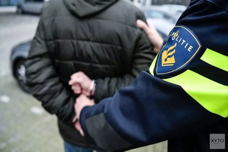 Zes aanhoudingen, honderden kilo&#39;s cocaïne en vuurwapens in beslag genomen