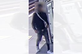 Wie herkent deze verdachte van een poging overval op metrostation Hoogvliet?