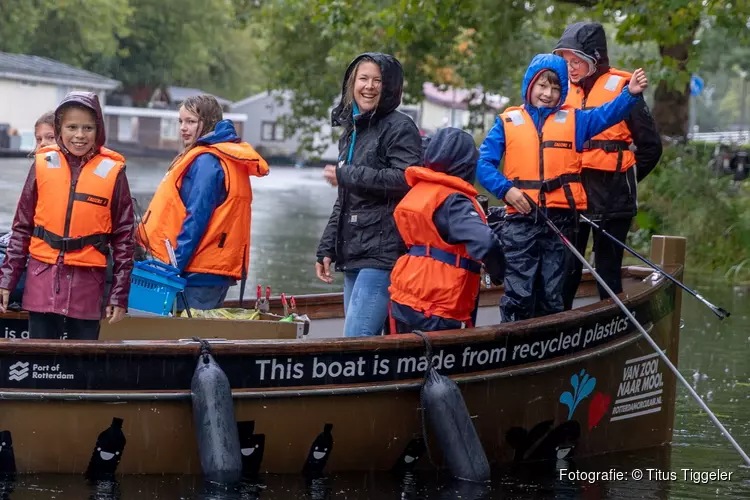 Vele Rotterdamse handjes op pad voor plasticvrij land en water