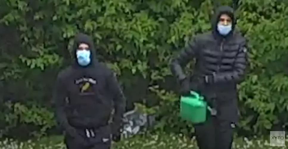 Wie zijn deze twee brandstichters op het parkeerterrein van PI De Schie?