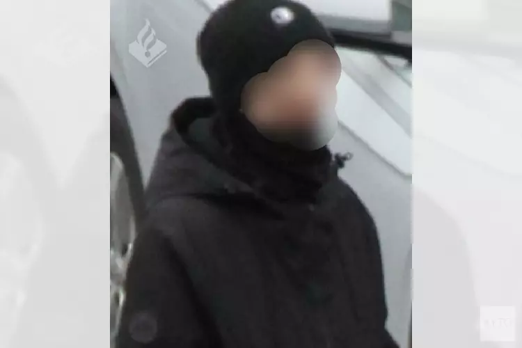 Wie herkent verdachte die een agent verwondde met een steen?