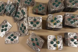 Honderden erectiepillen gevonden na inval in onderzoek illegaal gokken