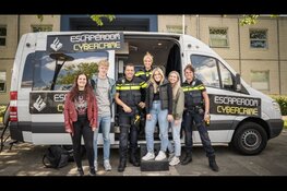 Agenten maken met een escaperoom jongeren bewust van gevaren cybercrime
