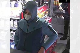 Politie zoekt  in Rotterdam pinnende daders Vriend-in-noodfraude