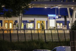 DSI haalt mogelijke schutter uit trein bij station Abcoude