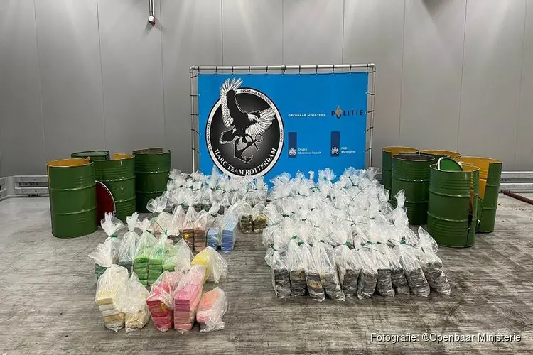 976 kilo cocaïne aangetroffen in vaten bevroren sinaasappelsap