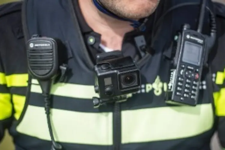 Hennepkwekerijen, tienduizenden euro’s cash en illegale sigaretten aangetroffen in Hoeksche Waard