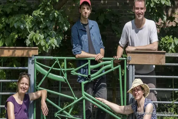 Fietswrakken worden vrolijke hekwerken