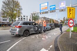 Drie auto's betrokken bij aanrijding Dorpsweg in Rotterdam