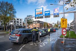 Drie auto's betrokken bij aanrijding Dorpsweg in Rotterdam