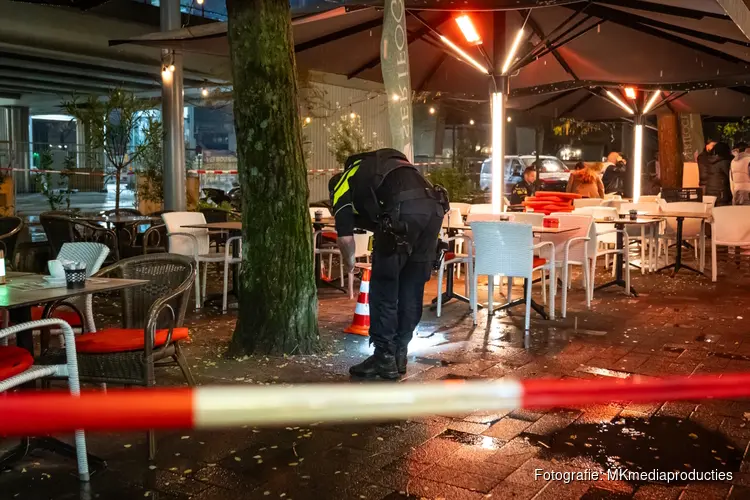 Schoten bij café aan Zuidplein