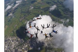 Skydive Rotterdam viert 60-jarig jubileum en start campagne #KeepRotterdamJumping