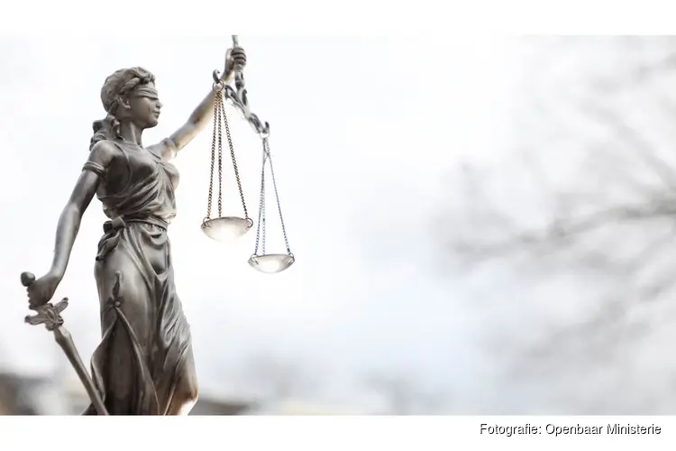 OM eist 18 maanden cel voor mensenhandel tegen chauffeur van uithalers