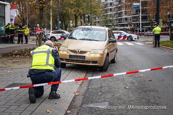 Fietser zwaargewond na aanrijding auto