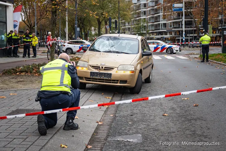 Fietser zwaargewond na aanrijding auto