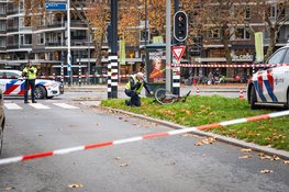 Fietser zwaargewond na aanrijding auto