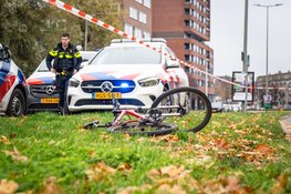 Fietser zwaargewond na aanrijding auto