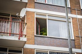 Bewoner aangehouden na brand in flat Rotterdam: zelf brand gesticht in woning