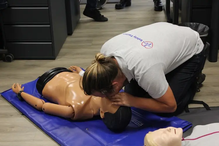 Waarom zoveel bedrijven zonder BHVer werken terwijl het wél moet