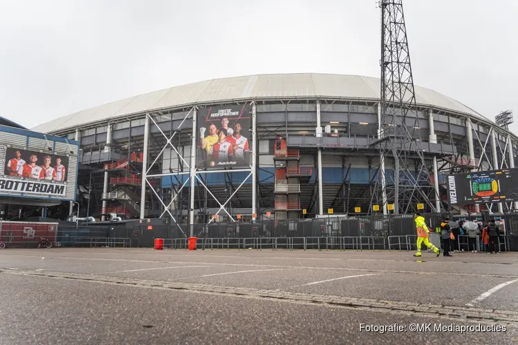 Excellerende Ueda helpt Feyenoord aan ruime zege op PEC Zwolle