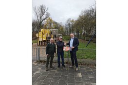 Van der Wiel Makelaardij doneert jubileumbedrag aan drie Rotterdamse goede doelen