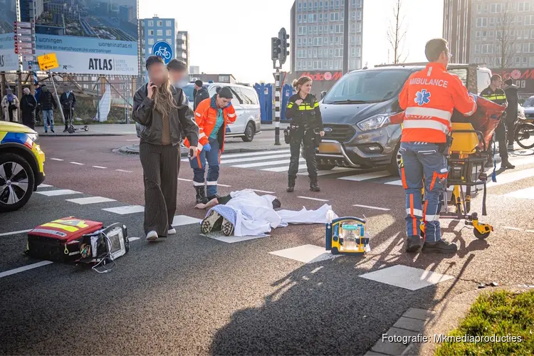 Voetganger aangereden op zebrapad
