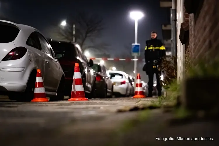 Kogels vliegen door voordeur van woning in Rotterdam