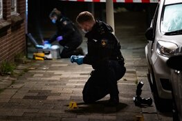 Kogels vliegen door voordeur van woning in Rotterdam