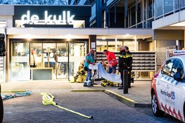 Bewoner zwaargewond na brand in zorgflat Hoogvliet