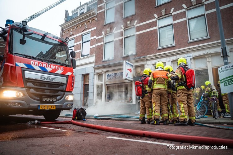 Veel rook bij zeer grote brand Proveniersstraat