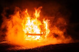 Auto door brand verwoest in Racinestraat